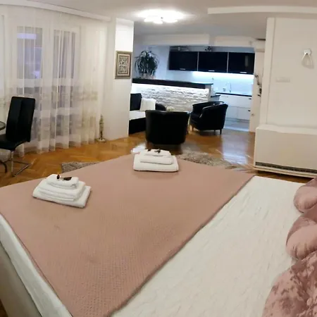 Deluxe Jade Apartmens * Nisz