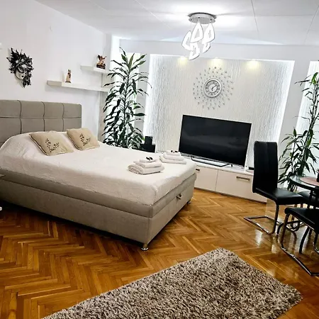 Deluxe Jade Apartmens Apartament Ni